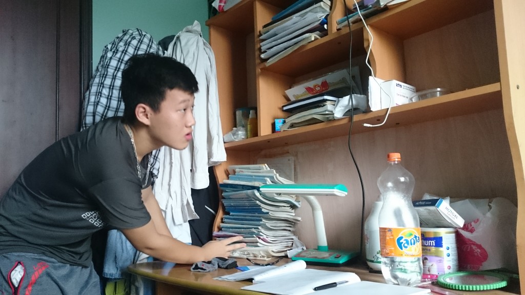 Bratranek a jeho studijni stul.